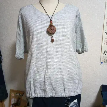 자수 원단 V넥 반팔 상의