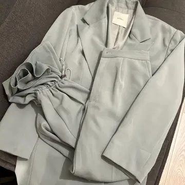 후지이 카렌 design 민트 그린 셋업 자켓과 팬츠