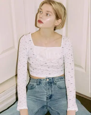 epine 에피누 꽃무늬 스퀘어넥 긴팔 상의