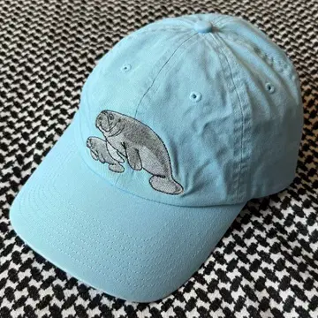 매너티 자수 캡 스카이블루 박물관 MERCH