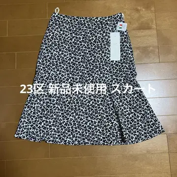 23구 미사용 새상품 사이즈 32 스커트