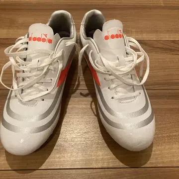 diadora 축구 스파이크