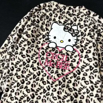 [새상품] 세실 맥비 50th 헬로키티 레오파드 무늬 풀오버 M~L