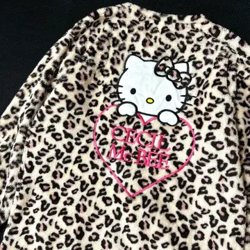 [새상품] 세실 맥비 50th 헬로키티 레오파드 무늬 풀오버 M~L