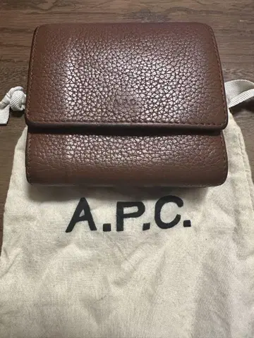 APC 아페쎄 3단 폴더형 컴팩트 지갑 더스트백 포함 스마트 지갑