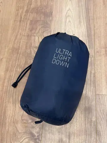 437 [ 새상품 ] UNIQLO ULTRA LIGHT DOWN 다운 L