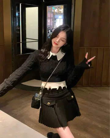 2 피스 컷 아웃 폴로 니트
