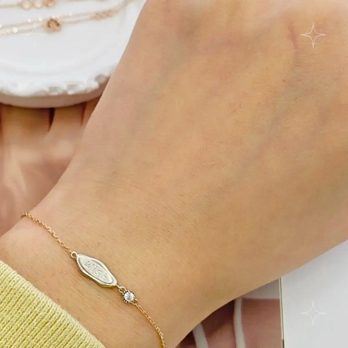 14k Lovely Lucky Chain Bracelet Type E Heart Dolphin Tail Initial Bracelet  Super Popular! #명품팔찌,#하트팔찌,#말발굽팔찌,#행운팔찌 on Bunjang Global Site.