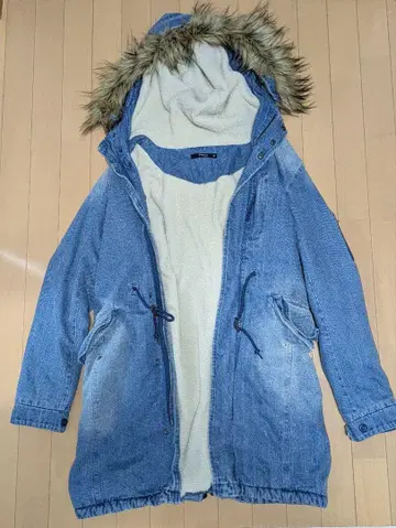 Confirm 데님 블루 퍼 롱 자켓