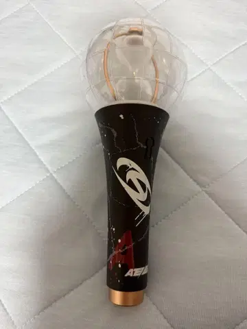 ATEEZ 공식 응원봉 ver.2 응원봉 커버 포함 트레이딩 카드 포함