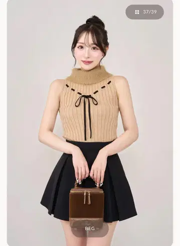 다리치 스티치 리본 슬리브리스 니트탑