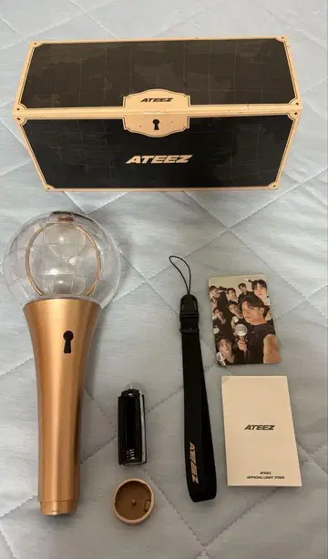 ATEEZ 공식 응원봉 ver.2 트레이딩 카드 포함