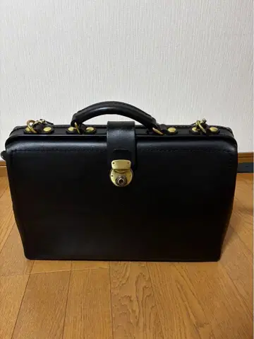블랙 가죽 더레스 백 HERZ