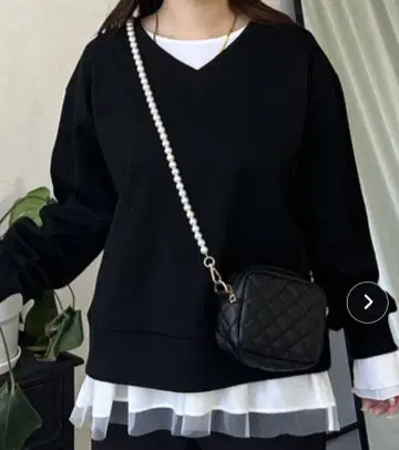 V넥 프릴 맨투맨