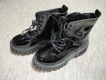 블랙 광택 하이컷 부츠