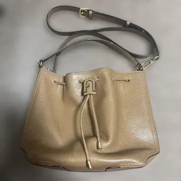 FURLA 백 버킷 카멜