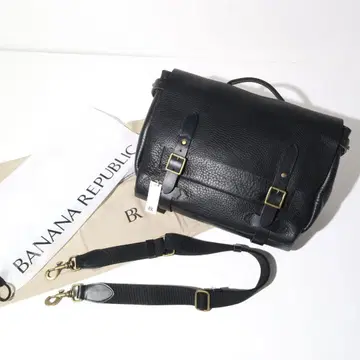 정가 55,000엔 BANANA REPUBLIC 가죽 메신저 백