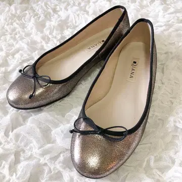 DIANA 라메 글리터 플랫 펌프스 라운드토 리본 23cm