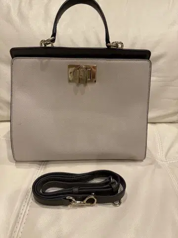 FURLA 그레이와 그린 가죽풍 핸드백