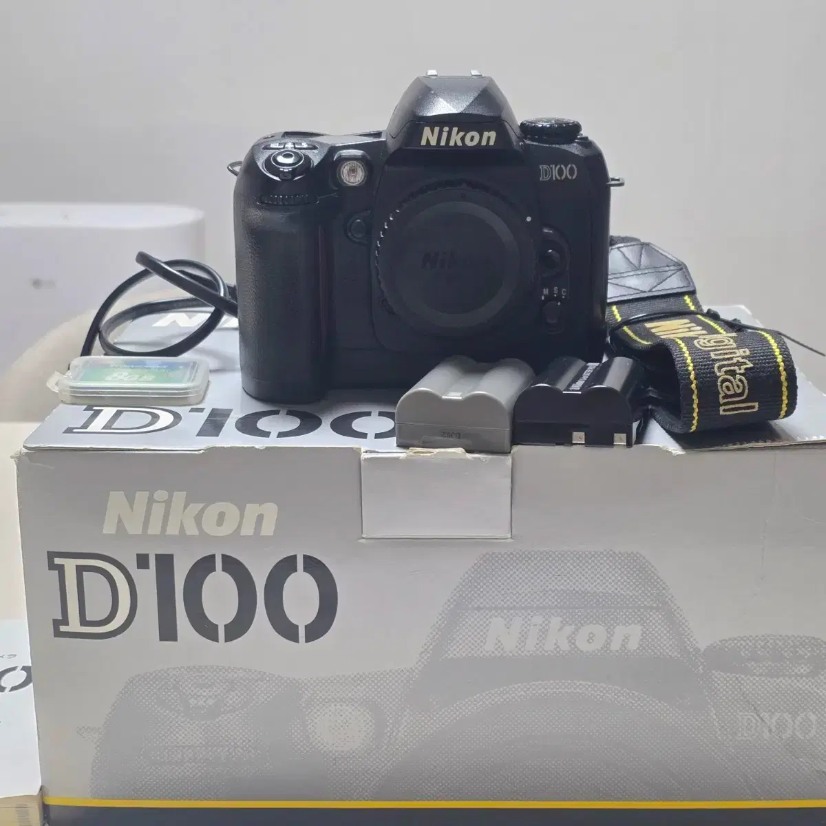 Nikon D100 domestic _ flagship crop body.