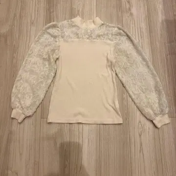 아이보리 데콜테 소매 레이스 벌룬 슬리브 긴팔 상의 L