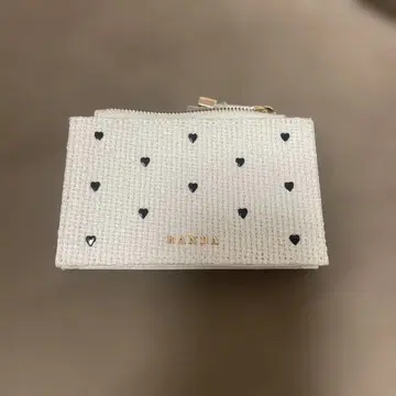 새상품 미사용 RANDA 미니 하트 스터드 프래그먼트 케이스 아이보리
