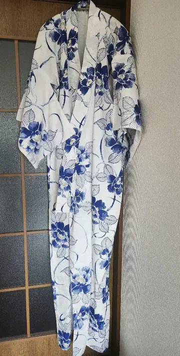 꽃무늬 유카타 화이트 베이스 파랑
