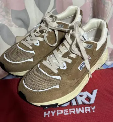 AUTRY 오토리 HYPERWAY LOW