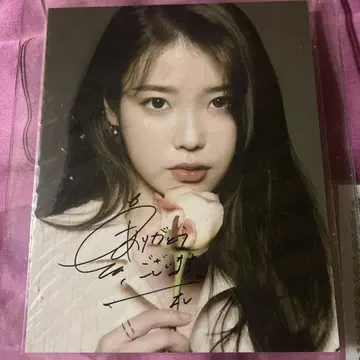 IU 사인 포함 사진, CD 3점
