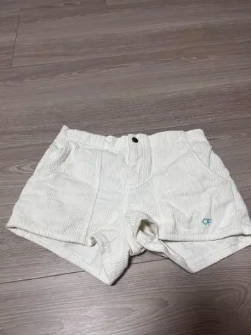 OP 화이트 코듀로이 숏팬츠
