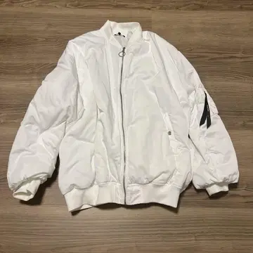 화이트 MA-1 자켓