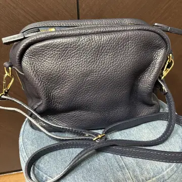 미사용 새상품 마르코 비안치니 네이비 가죽 숄더백