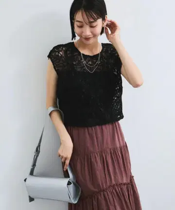 코드 레이스 시어 슬리브리스 풀오버
