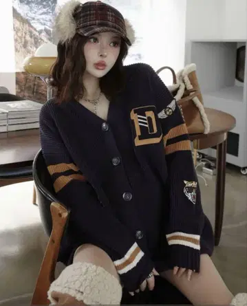 !?!다리치 칼리지 와펜 V넥 니트 가디건