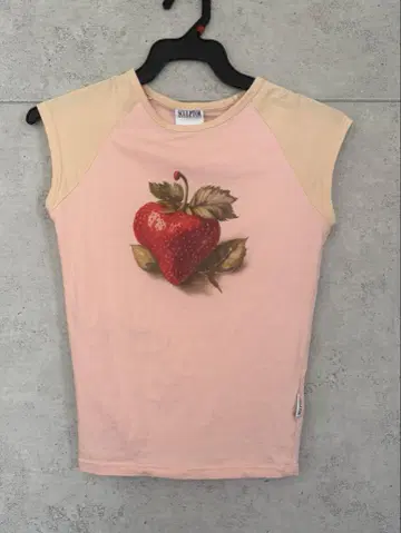SCULPTOR strawberry raglan design tee