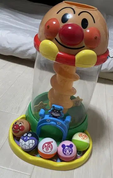 호빵맨 NEW! 쥐고! 떨어뜨리고! 빛나는 굴러가는 콜로 타워