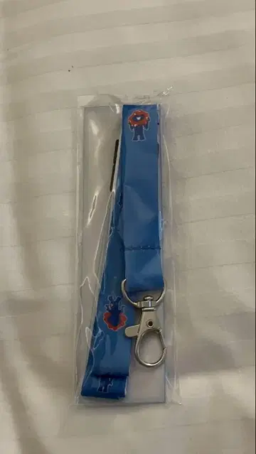캐릭터 부착 파란색 스트랩