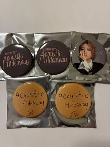 시드 아키 Aki Acoustic Hideaway 캔뱃지