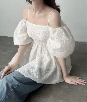 Meiru 2way 오프숄더 자카드 페플럼 상의 화이트