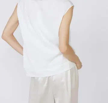 INED 프렌치 슬리브 상의
