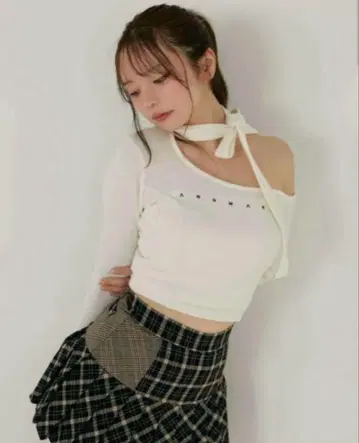 andmary Nana 리본 원숄더 탑스