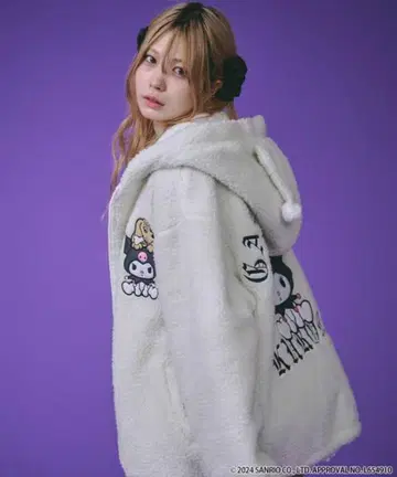 걸피 쿠로미 콜라보 아우터 화이트