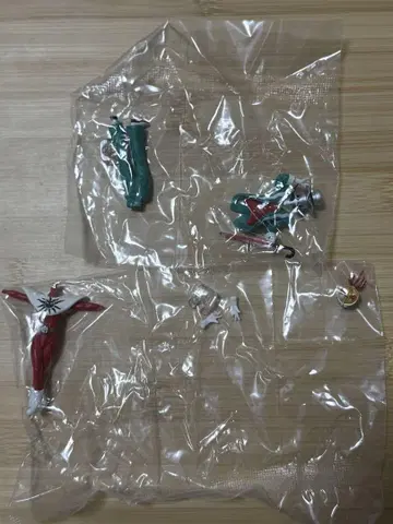 타로맨 만박 대폭발 정의 기수 물병 남작, 태양 가면 산타워 세트