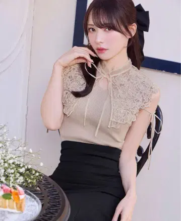 미셸 마카롱 레이스 칼라 니트탑 슬리브리스 베이지
