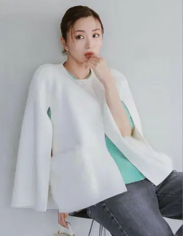 셀포드 퍼 포켓 케이프 자켓 [ 화이트/프리 ] [ 2024AW ]