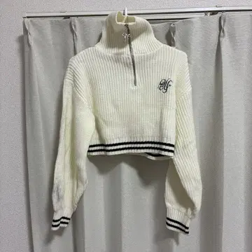 하이넥 크롭 니트