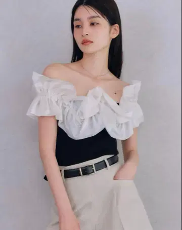 LILY BROWN 데코라티브 오프숄더 니트탑