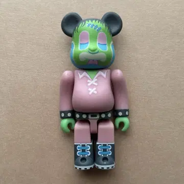 BE@RBRICK series48 WILL SWEENEY 뒷면