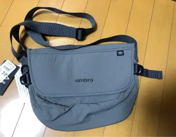 미사용 새상품 엄브로 나일론 숄더백 남성용 여성용 발수