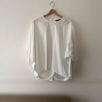 미즈이로 인드 돌먼 슬리브 벌룬 밑단 풀오버 셔츠